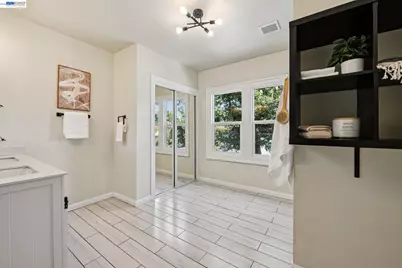 6031 Camden St, Oakland, CA 94605 - Photo 32