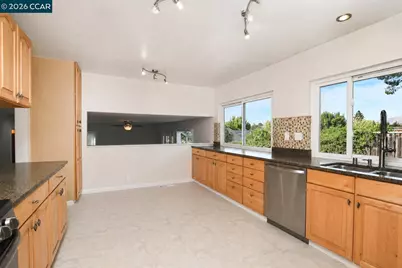 1325 New Hampshire Dr, Concord, CA 94521 - Photo 14