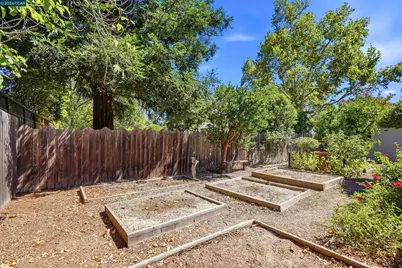148 Roslyn Dr, Concord, CA 94518 - Photo 38