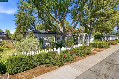 148 Roslyn Dr, Concord, CA 94518 - Photo 4