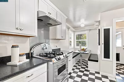 148 Roslyn Dr, Concord, CA 94518 - Photo 10