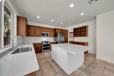 10324 Almanor Cir, Stockton, CA 95219 - Photo 12