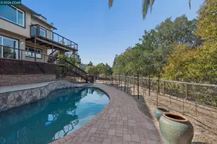 61 St Thomas Ln, Pleasant Hill, CA 94523 - Photo 8