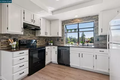 2554 Holly View Ct, Martinez, CA 94553 - Photo 12