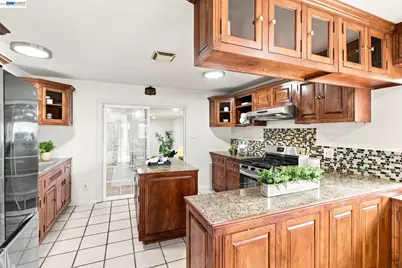 824 Moraga Dr, San Leandro, CA 94578 - Photo 10