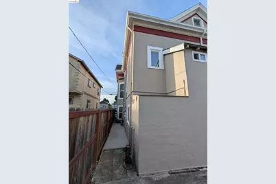 1086 66th St, Oakland, CA 94608 - Photo 6
