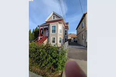 1086 66th St, Oakland, CA 94608 - Photo 2