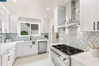 5672 Carberry Avenue, Oakland, CA 94609 - Photo 12