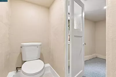 5672 Carberry Avenue, Oakland, CA 94609 - Photo 34