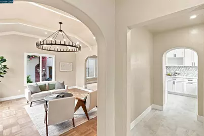 5672 Carberry Avenue, Oakland, CA 94609 - Photo 10