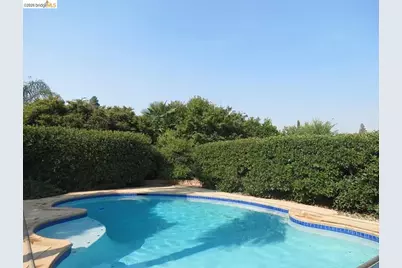 8721 Valley Oak Ln, Elk Grove, CA 95624 - Photo 2