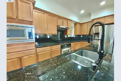 19 Edgewood Pl, Belmont, CA 94002 - Photo 8