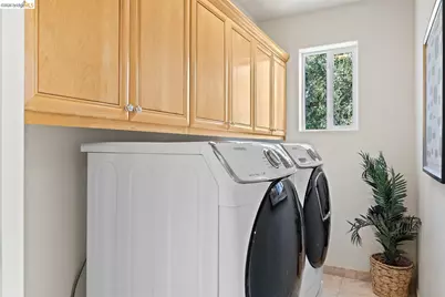 6577 Glen Oaks Way, Oakland, CA 94611 - Photo 36