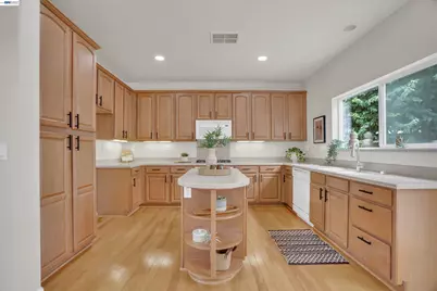 13253 Emerald Bay Ct, Lathrop, CA 95330 - Photo 12