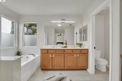 13253 Emerald Bay Ct, Lathrop, CA 95330 - Photo 32