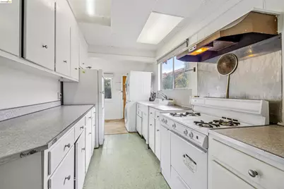 6502 Dana Street, Oakland, CA 94609 - Photo 14