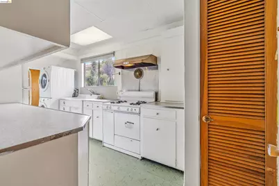 6502 Dana Street, Oakland, CA 94609 - Photo 12