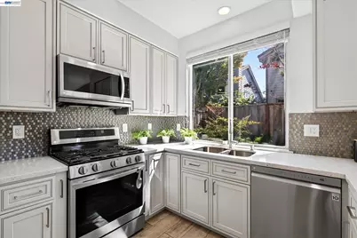 92 Rockport Ct, Richmond, CA 94804 - Photo 14