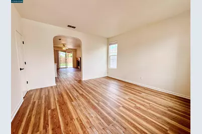 413 Arlingdale Cir, Rio Linda, CA 95673 - Photo 2