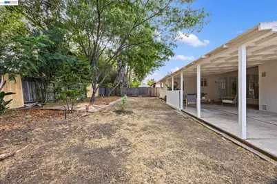 2136 Holbrook Drive, Concord, CA 94519 - Photo 24
