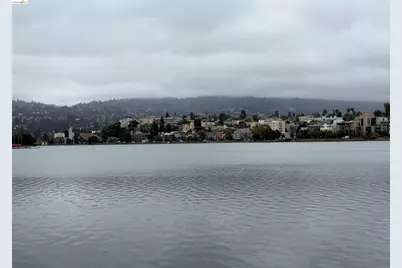 1425 Lakeside Dr #201, Oakland, CA 94612 - Photo 32