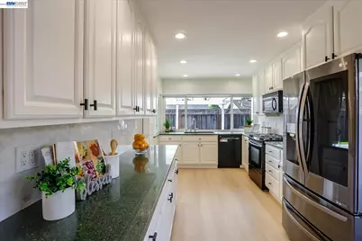5261 Sussex Pl, Newark, CA 94560 - Photo 14