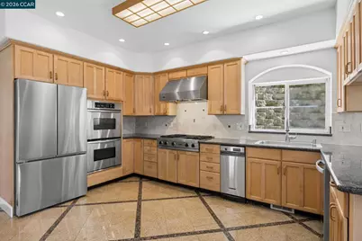 5535 Moraga Ave, Oakland, CA 94611 - Photo 18