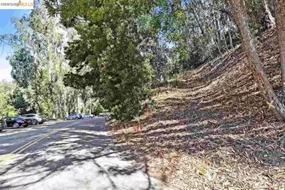 6587 Thornhill Dr, Oakland, CA 94611 - Photo 16