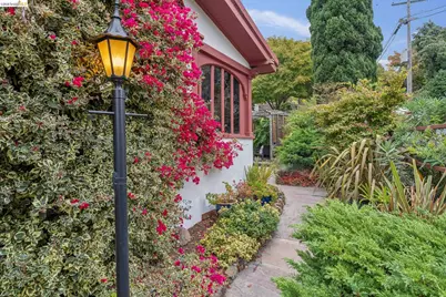 19 Sunset Dr, Kensington, CA 94707 - Photo 2