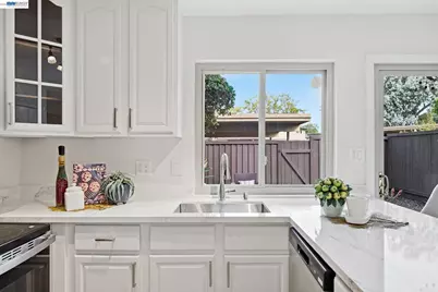 27534 Stromberg Ct, Hayward, CA 94545 - Photo 12