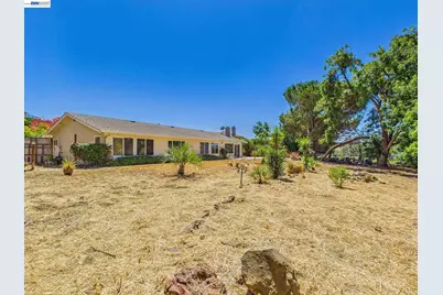 327 Steven Cir, Benicia, CA 94510 - Photo 42