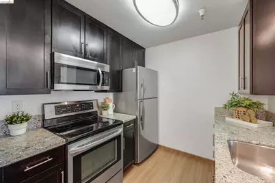 6400 Christie Ave #2112, Emeryville, CA 94608 - Photo 8