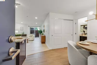 6400 Christie Ave #2112, Emeryville, CA 94608 - Photo 2