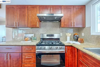 2502 Begonia St, Union City, CA 94587 - Photo 10