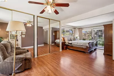 11233 Monan St, Oakland, CA 94605 - Photo 34
