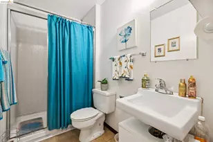 11233 Monan St, Oakland, CA 94605 - Photo 50