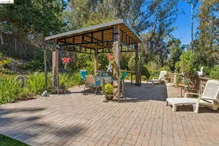 11233 Monan St, Oakland, CA 94605 - Photo 64