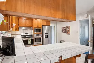 11233 Monan St, Oakland, CA 94605 - Photo 14