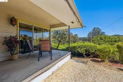 11233 Monan St, Oakland, CA 94605 - Photo 26
