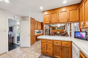 11233 Monan St, Oakland, CA 94605 - Photo 16