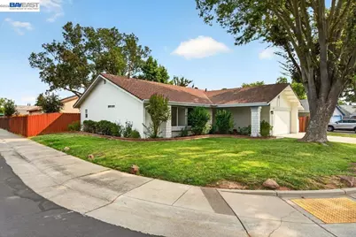 9081 Meadowdale Way, Elk Grove, CA 95624 - Photo 2