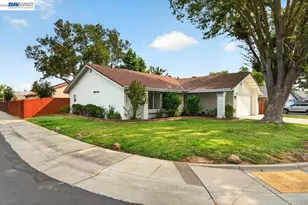 9081 Meadowdale Way, Elk Grove, CA 95624 - Photo 2