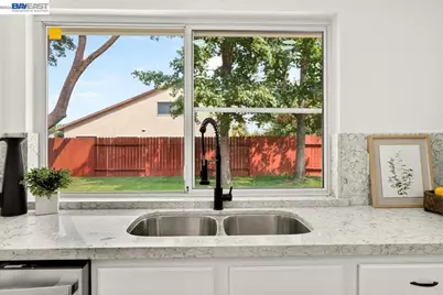 9081 Meadowdale Way, Elk Grove, CA 95624 - Photo 20