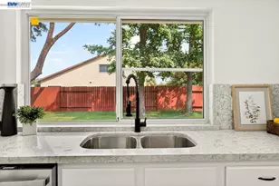 9081 Meadowdale Way, Elk Grove, CA 95624 - Photo 20