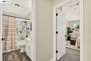 9081 Meadowdale Way, Elk Grove, CA 95624 - Photo 30