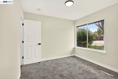 9081 Meadowdale Way, Elk Grove, CA 95624 - Photo 32