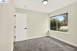 9081 Meadowdale Way, Elk Grove, CA 95624 - Photo 32