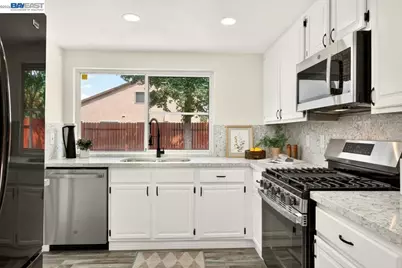 9081 Meadowdale Way, Elk Grove, CA 95624 - Photo 18