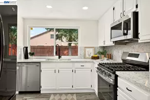 9081 Meadowdale Way, Elk Grove, CA 95624 - Photo 18