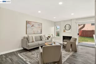 9081 Meadowdale Way, Elk Grove, CA 95624 - Photo 8